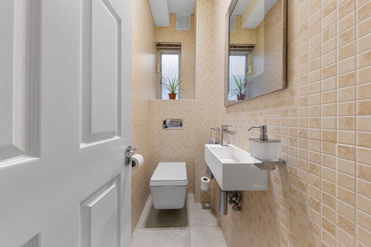 Appartamento Harrods 2 Bed Lux Flat W/Patio Londra Esterno foto