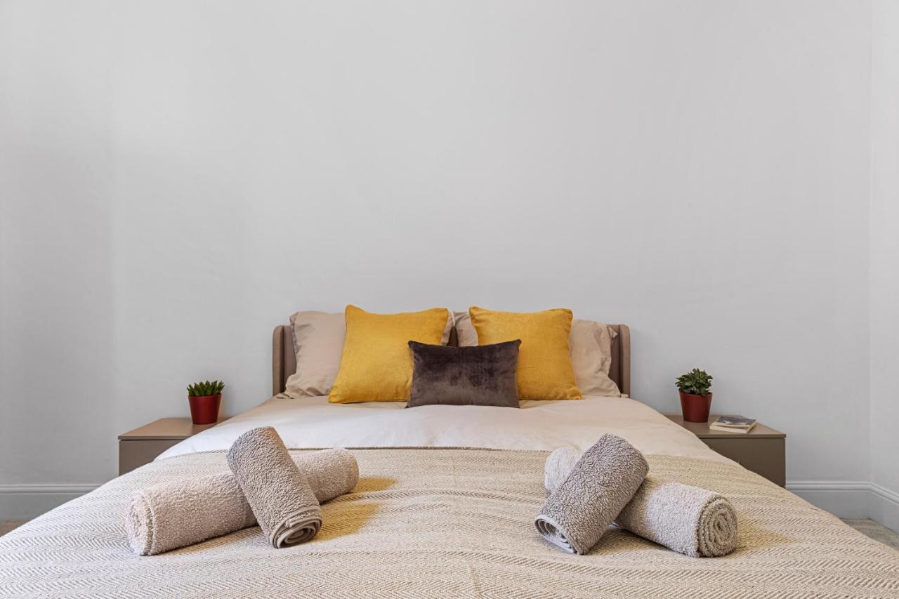 Appartamento Harrods 2 Bed Lux Flat W/Patio Londra Esterno foto