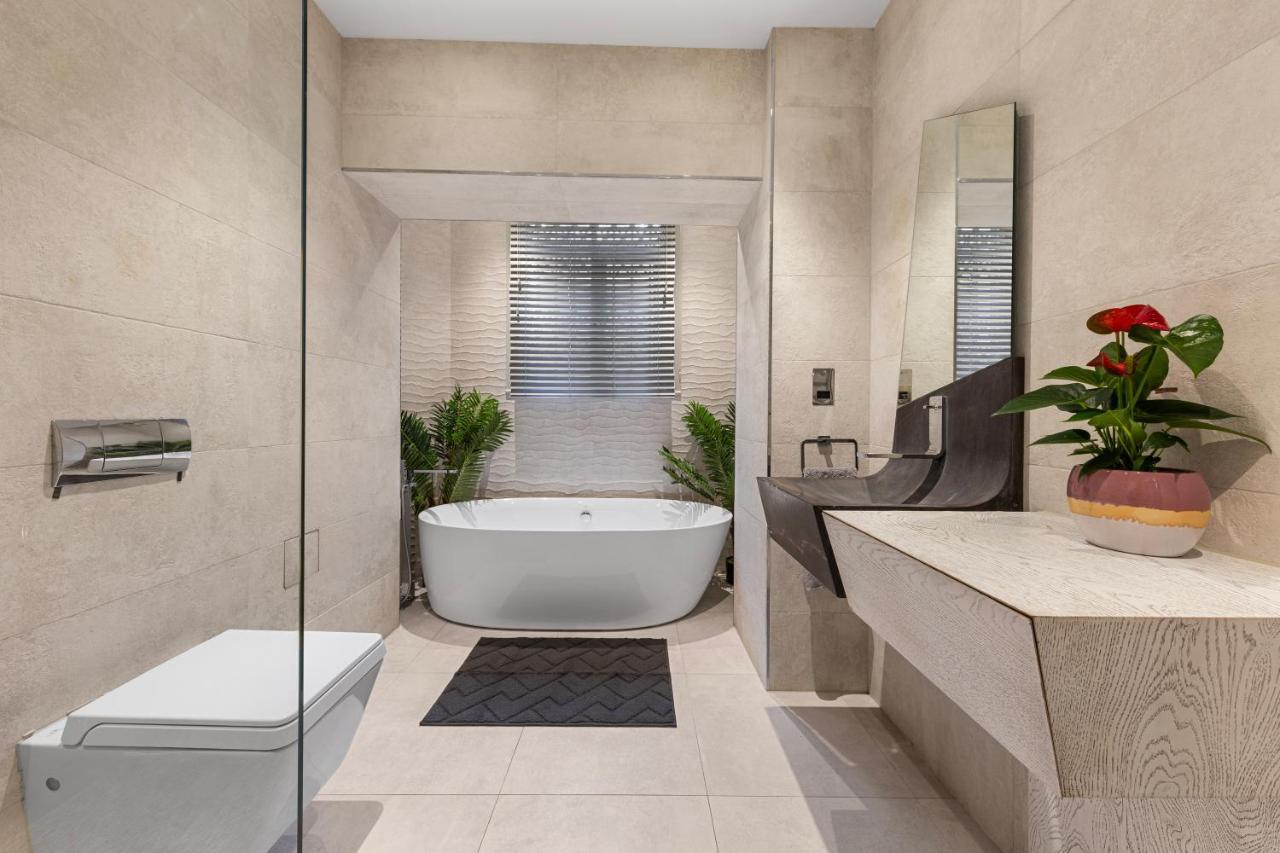 Appartamento Harrods 2 Bed Lux Flat W/Patio Londra Esterno foto